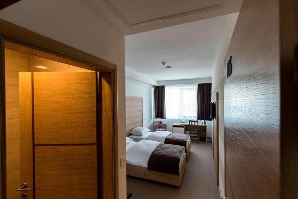 Hotel Novitas ลิฟโน ภายนอก รูปภาพ