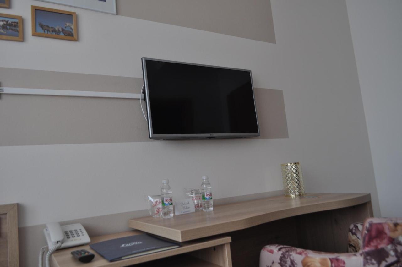 Hotel Novitas ลิฟโน ภายนอก รูปภาพ