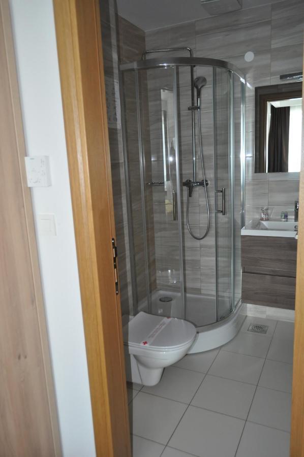 Hotel Novitas ลิฟโน ภายนอก รูปภาพ