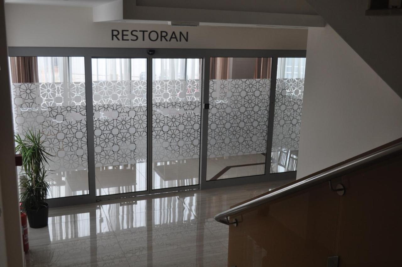 Hotel Novitas ลิฟโน ภายนอก รูปภาพ