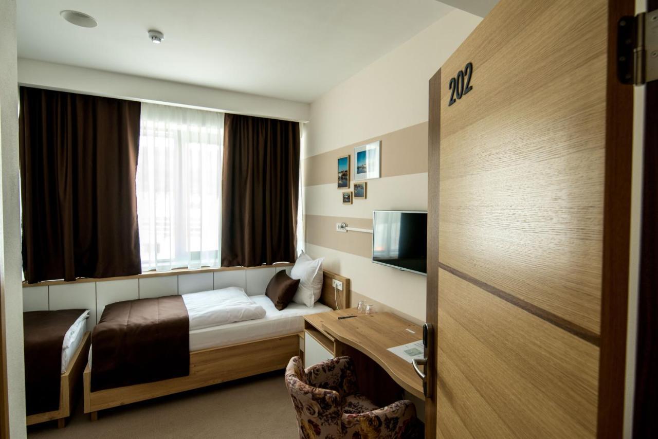 Hotel Novitas ลิฟโน ภายนอก รูปภาพ