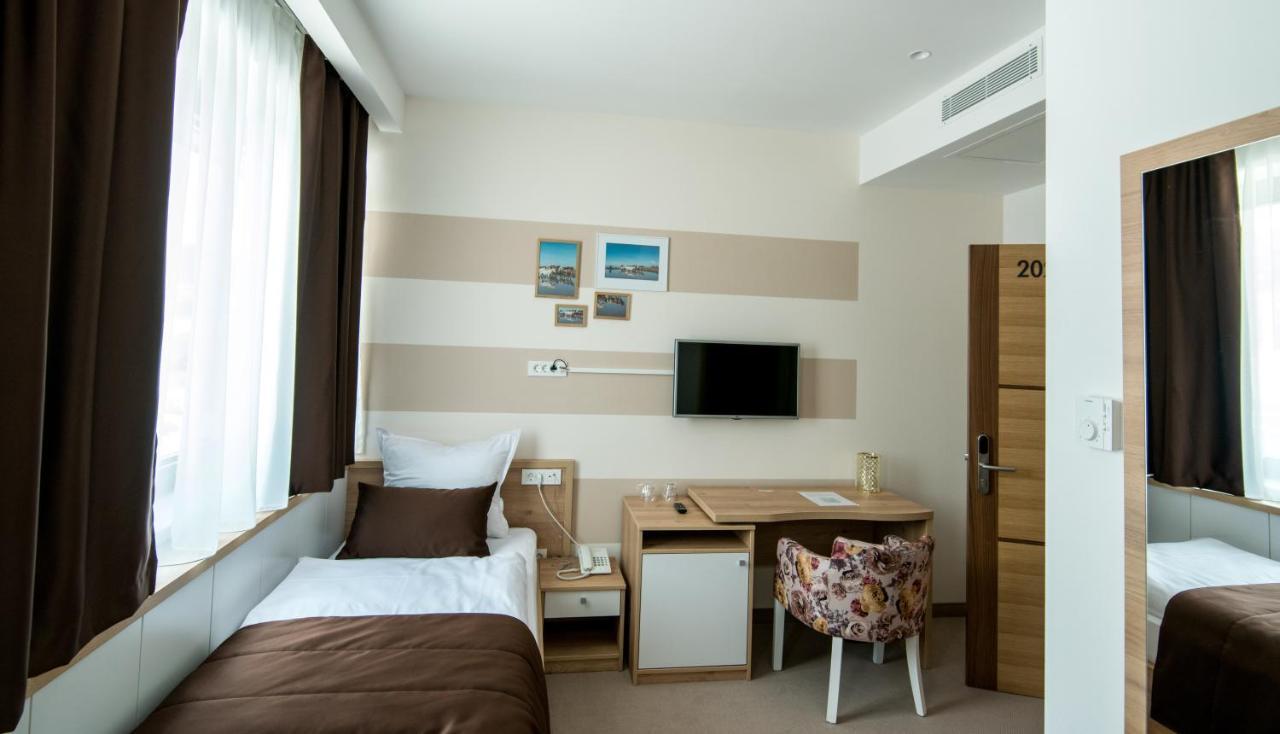 Hotel Novitas ลิฟโน ภายนอก รูปภาพ