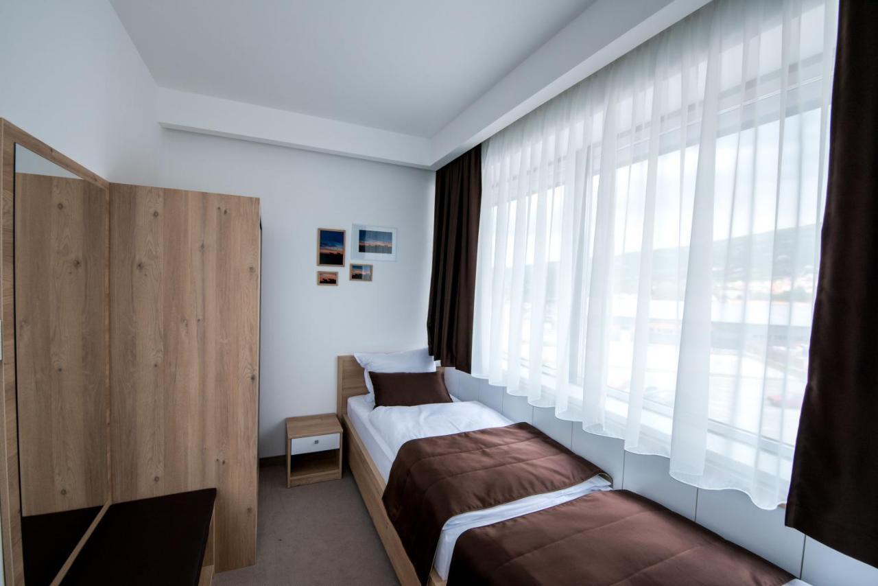 Hotel Novitas ลิฟโน ภายนอก รูปภาพ