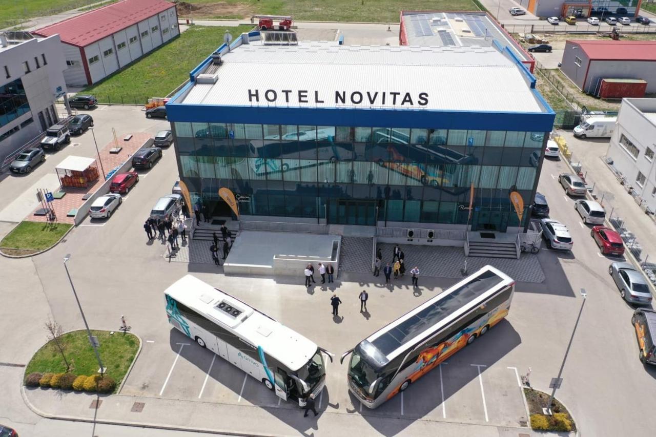 Hotel Novitas ลิฟโน ภายนอก รูปภาพ