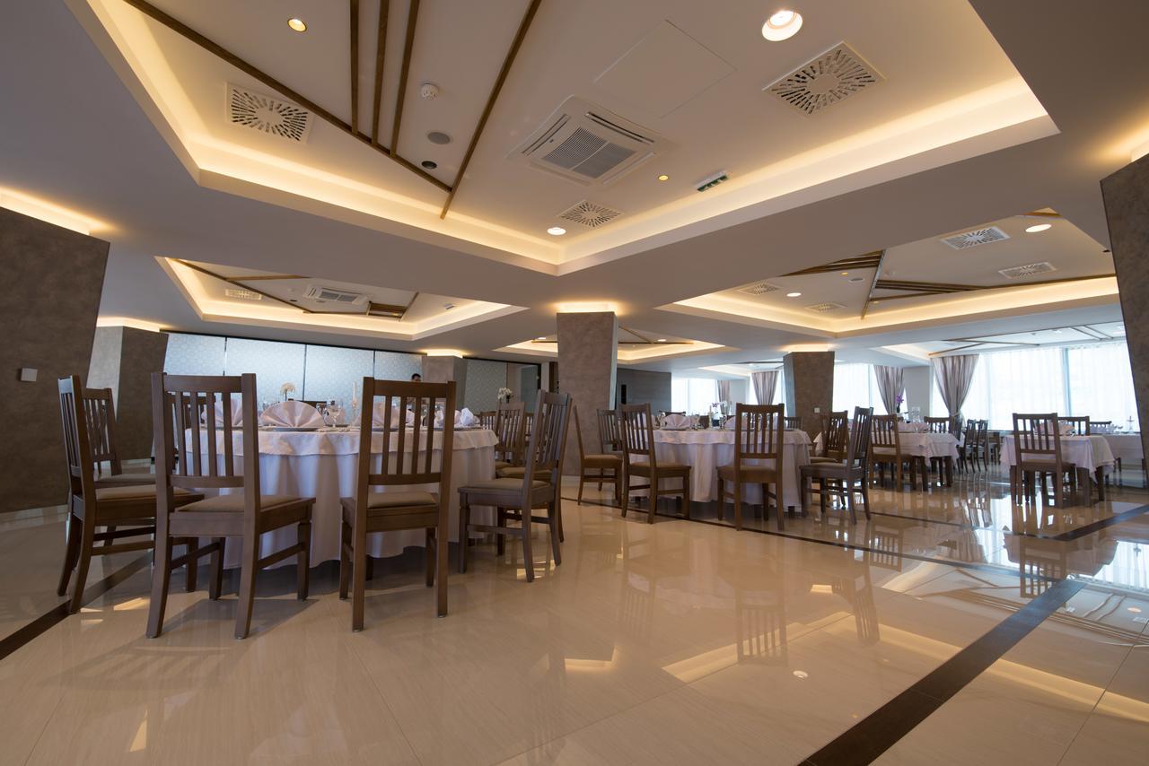 Hotel Novitas ลิฟโน ภายนอก รูปภาพ