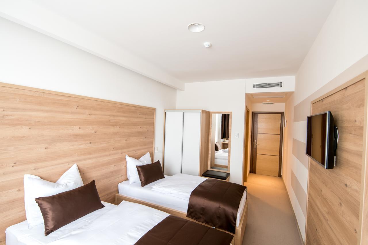 Hotel Novitas ลิฟโน ภายนอก รูปภาพ