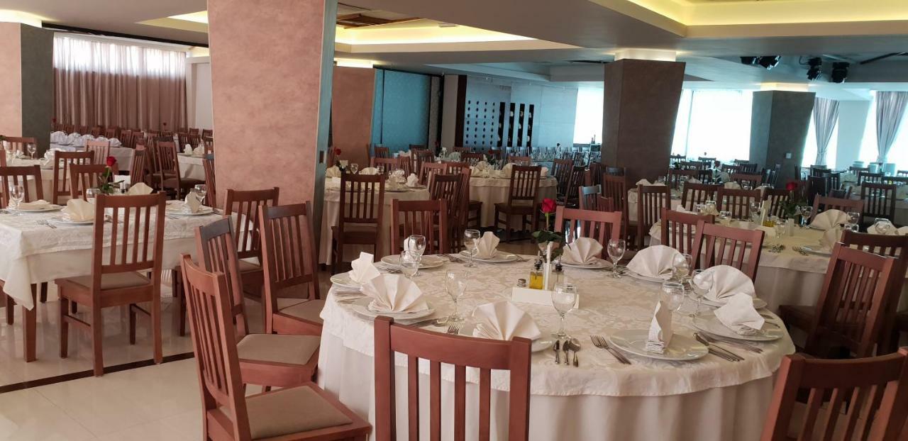 Hotel Novitas ลิฟโน ภายนอก รูปภาพ